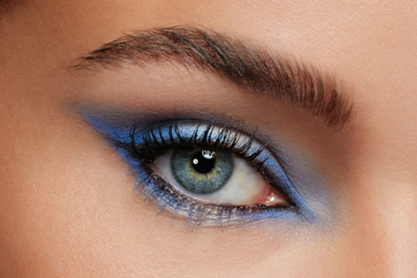 Eye Makeup in summery shades of blue