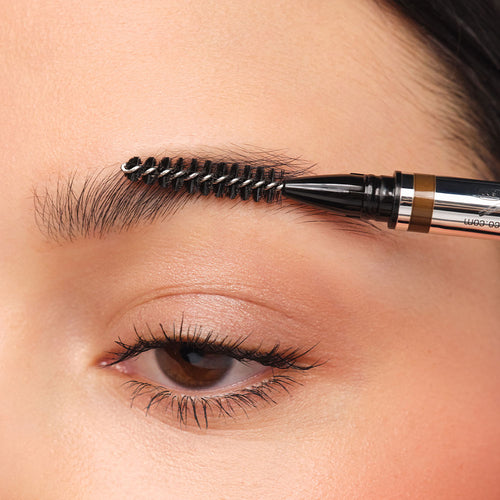 In step 1, the eyebrows are shaped with the brush of the 24h Micro Brow Liquid Liner