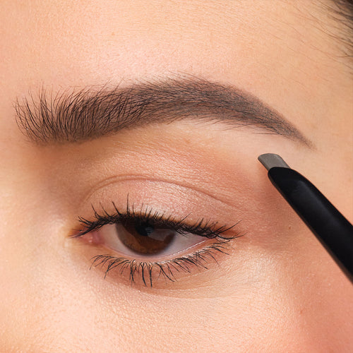 In step 2, the narrow tapered tip enables precise application, while the flat side is ideal for filling in the eyebrow.