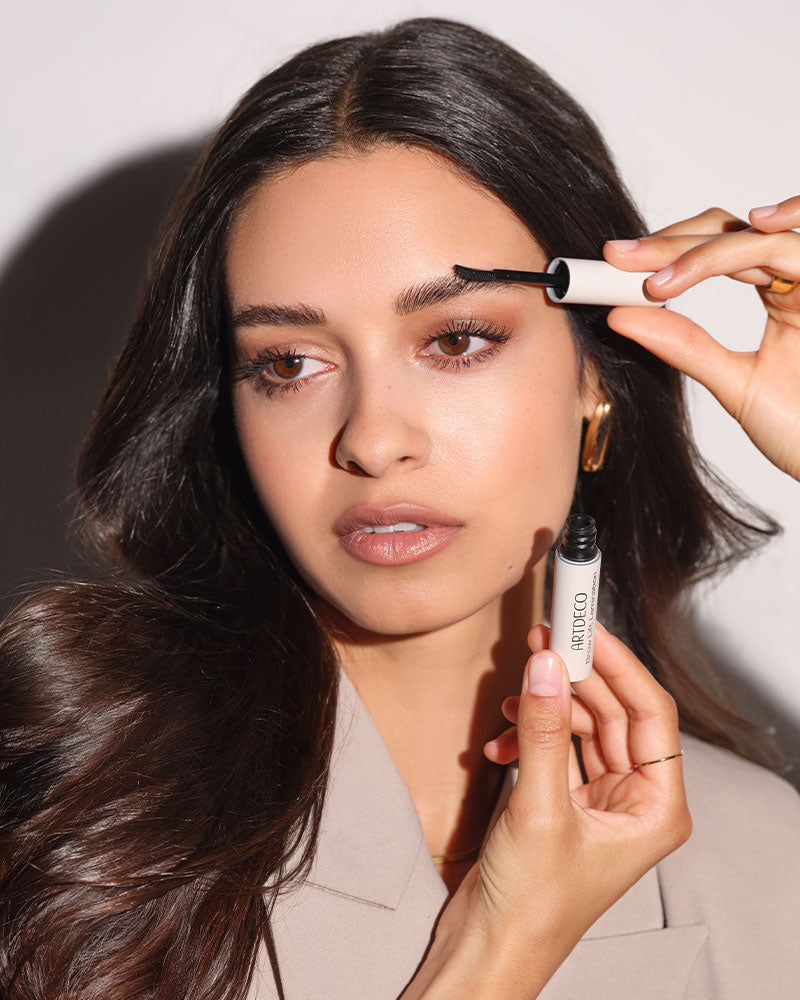 Mobile collection picture of the new ARTDECO Power to Brows collection in which the model applies the new Brow Lift Lamination for eyebrows that last all day long