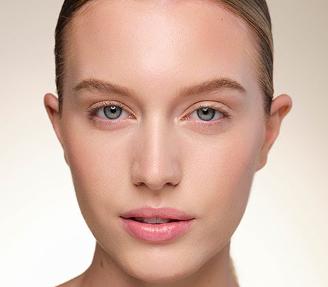 Before mobile image of the “Makeup for blue eyes” makeup tips