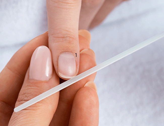 Prepare your nails optimally with a nail file