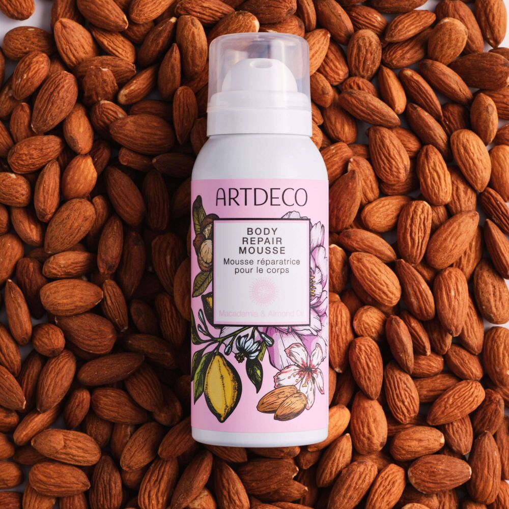 Rich body mousse with a delicate scent of peony and bergamot lying on a base of almonds