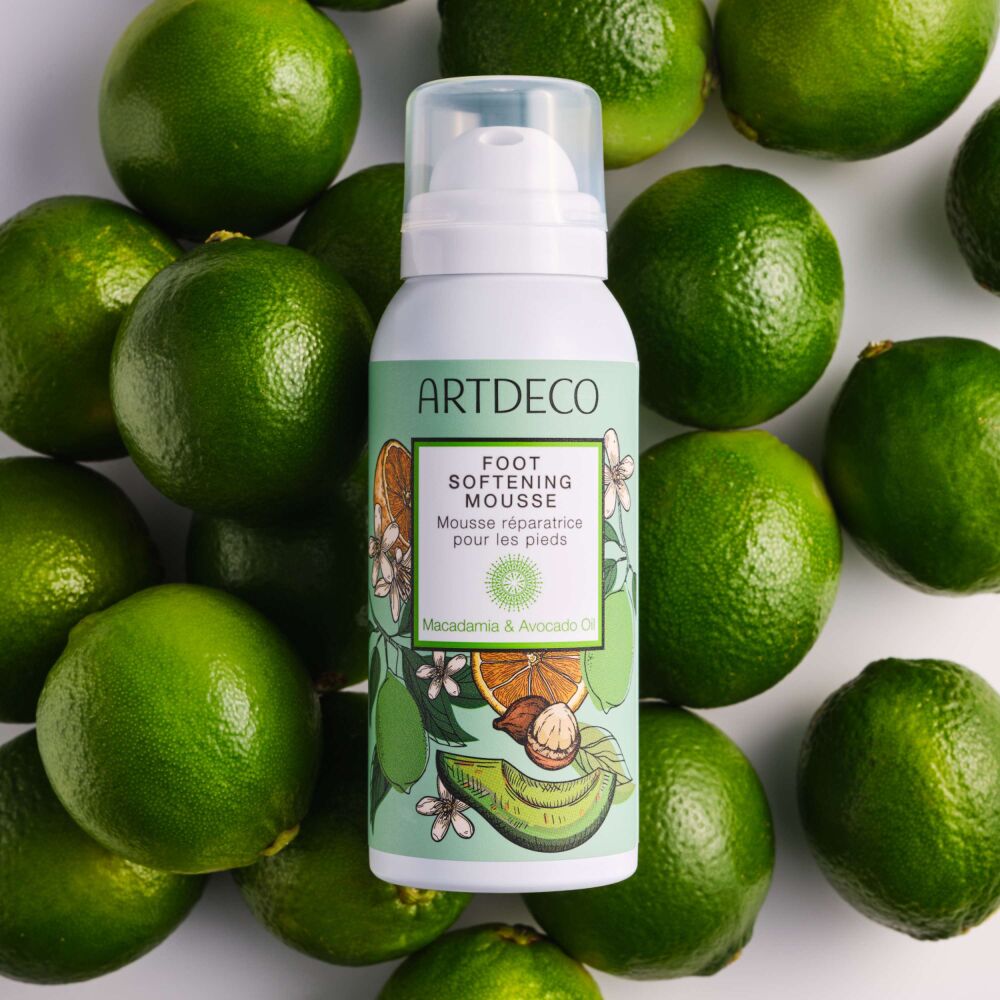 Regenerating foot care mousse with a fruity-fresh fragrance lying on a base of lime