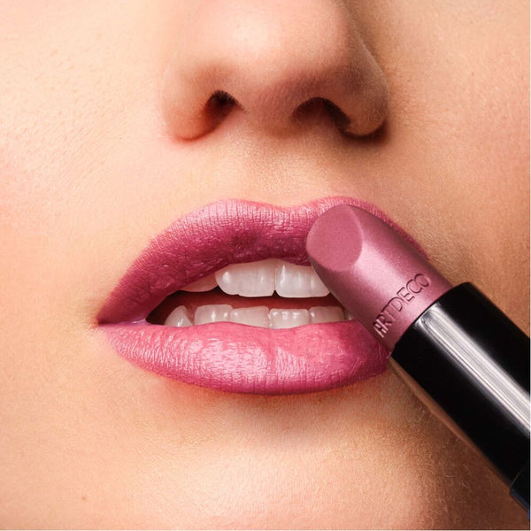 Application image Perfect Color Lipstick Berry Beauty