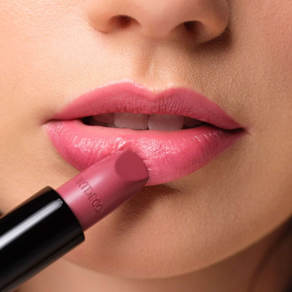 Application image Perfect Color Lipstick Dose of Rose