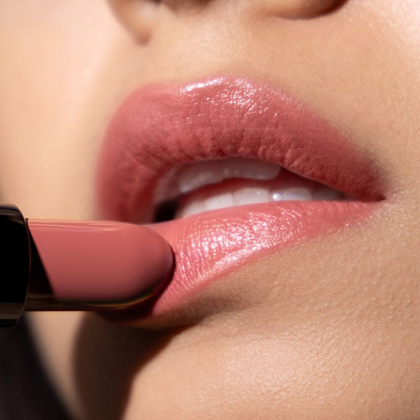 Application image Perfect Color Lipstick Rose Legacy