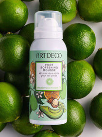 Regenerating foot care mousse with a fruity-fresh fragrance lying on a base of lime