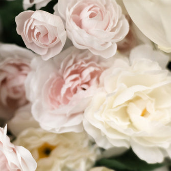 White roses for a wedding atmosphere