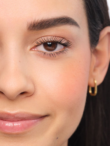 Finished, contoured eyebrows.