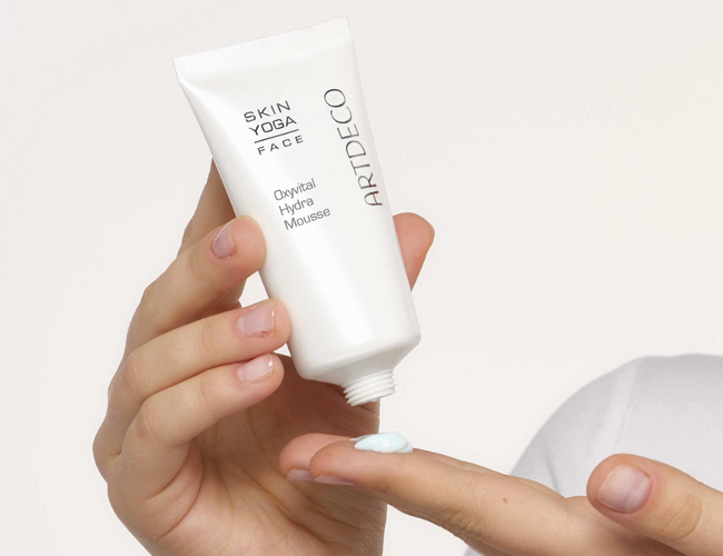 Moisturizing skin care product for an even complexion is applied to one hand